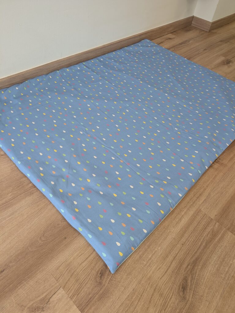 Colchoneta de juego infantil 135x100cm Raindrops